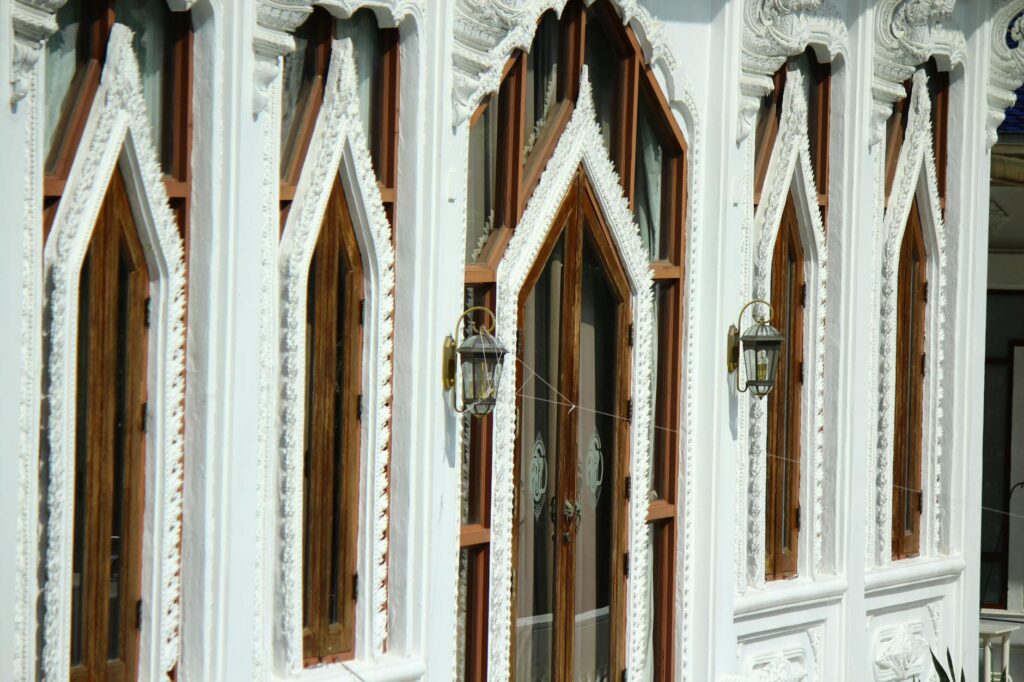 rodwajlery ornate vintage necklace